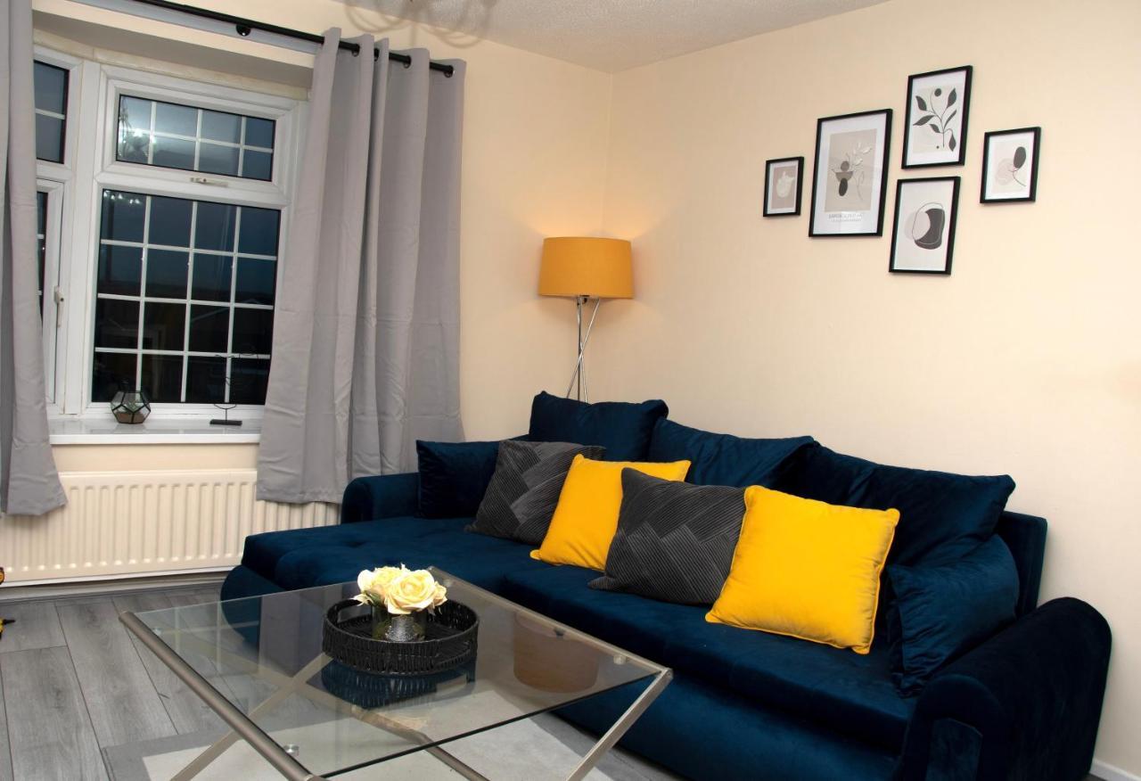 Xb Property - Comfy House Perfect For Families Contractors Relocators Вест-Бромвіч Екстер'єр фото